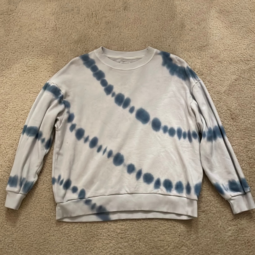 Womens medium long sleeve blue sweater from American Eagle.